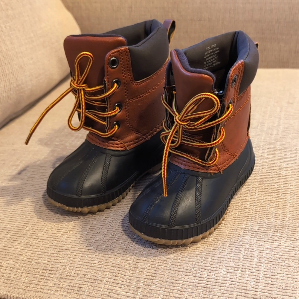 Baby Gap Duck Boots Size 5/6 in EUC